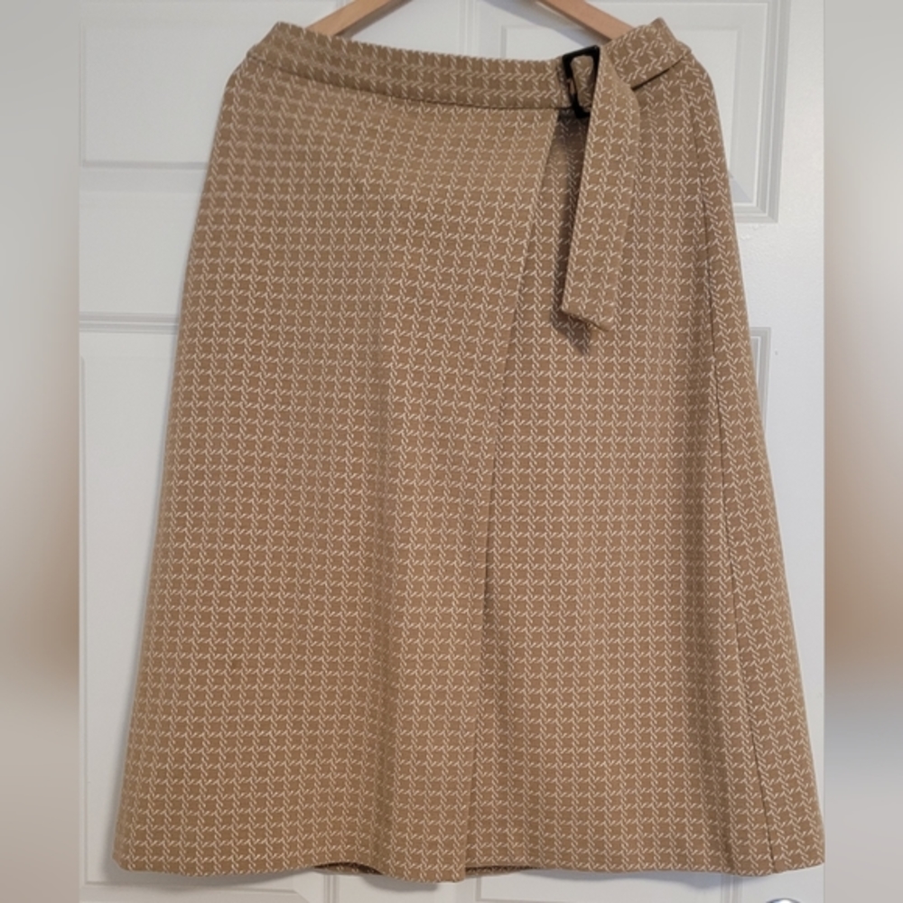 Ann taylor skirt Size 14 Warn once excellent condition and great quality quality